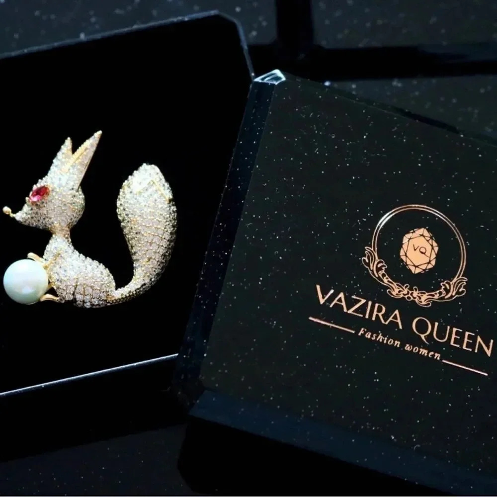 VQ Flower Brooch - Picture 7 of 7